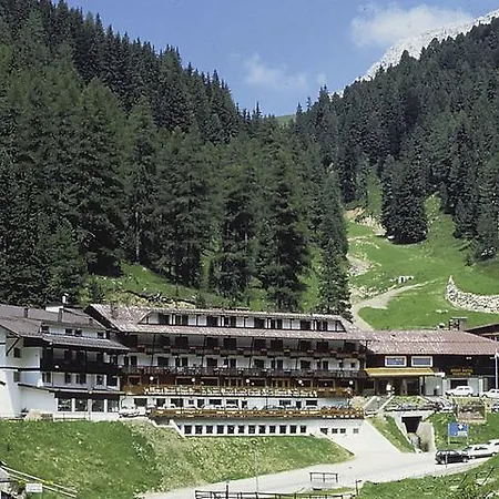 Sport Pampeago Hotel Tesero